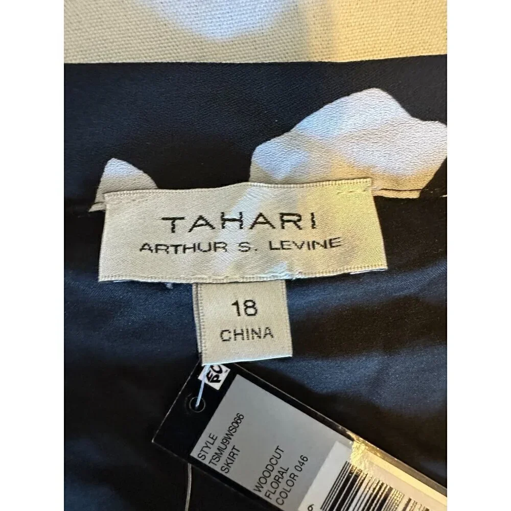 Tahari Arthur S. Levine Women's Pleated Skirt Sz 18 Black White Lined Floral NEW